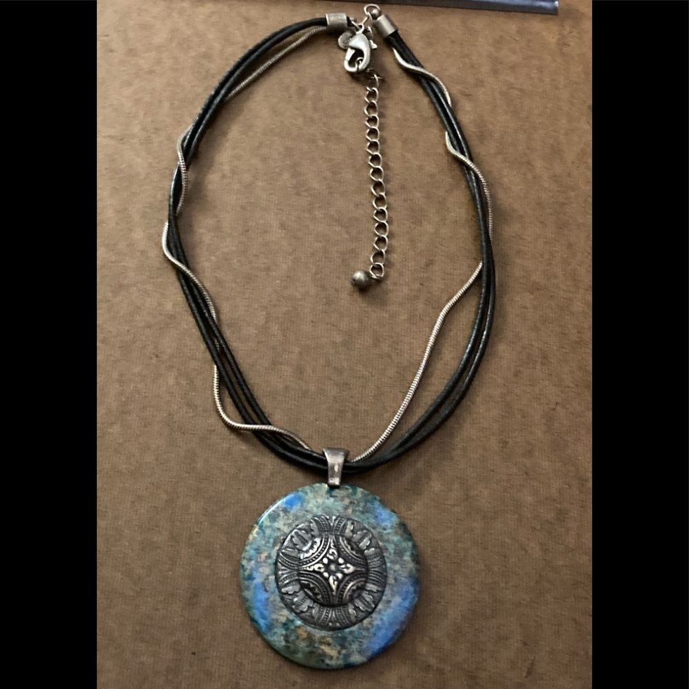 CHICO’S Natural Stone Pendant Necklace